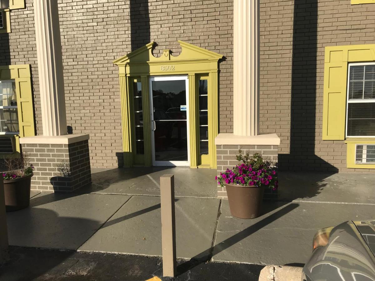 Hometown Inn & Suites タルサ エクステリア 写真