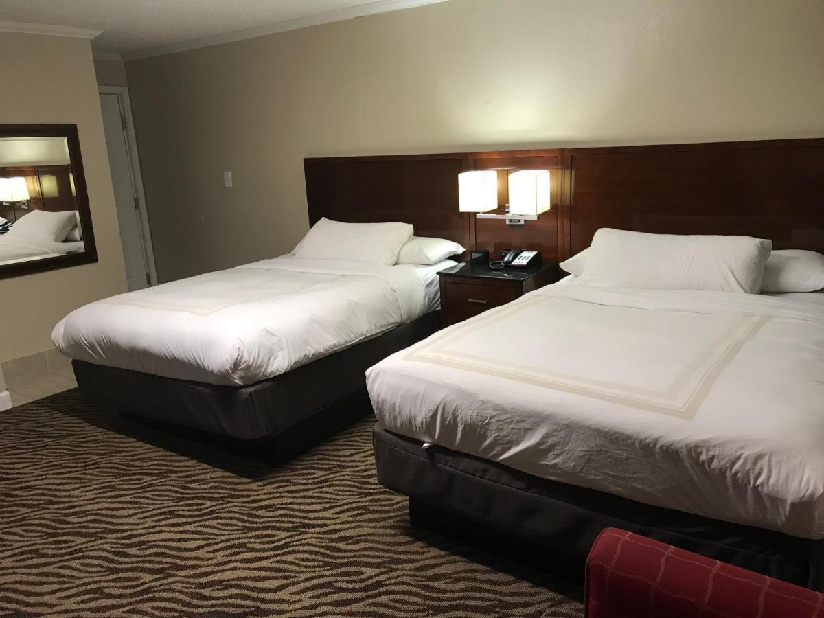 Hometown Inn & Suites タルサ エクステリア 写真