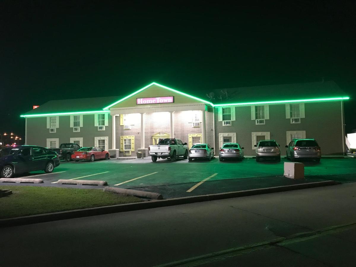 Hometown Inn & Suites タルサ エクステリア 写真